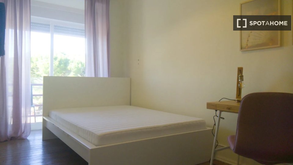 Double room Lisbon, 4 beds — photo 5