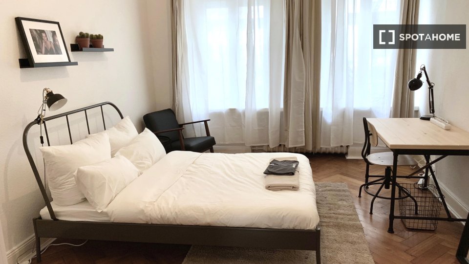 Double room Berlin, 3 beds, 120m² — photo 3