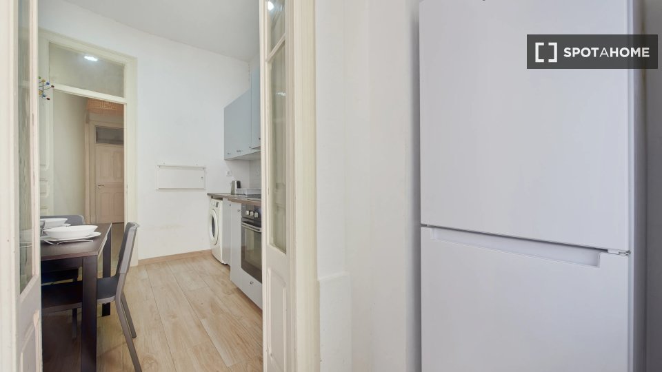 Double room Lisbon, 4 beds — photo 8