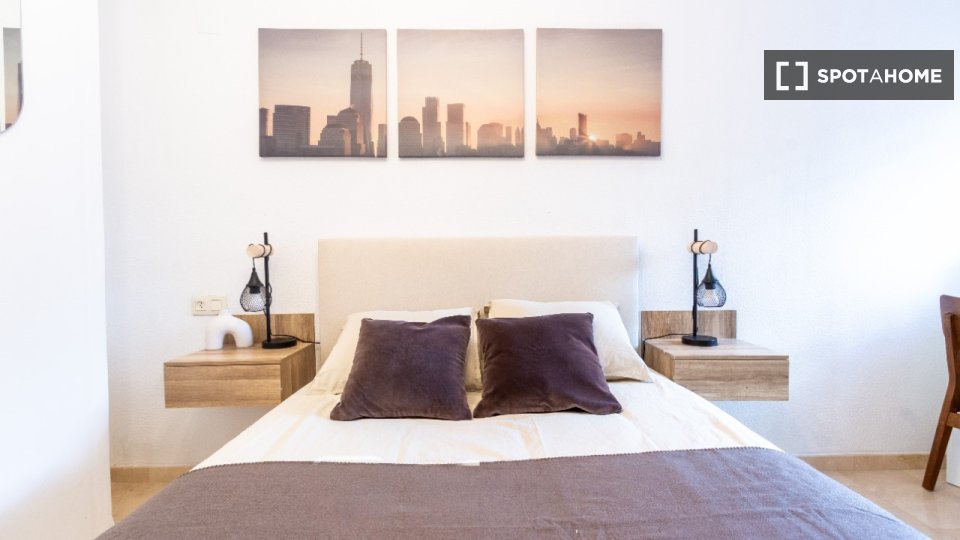 Double room Alicante, 7 beds, 150m² — photo 1