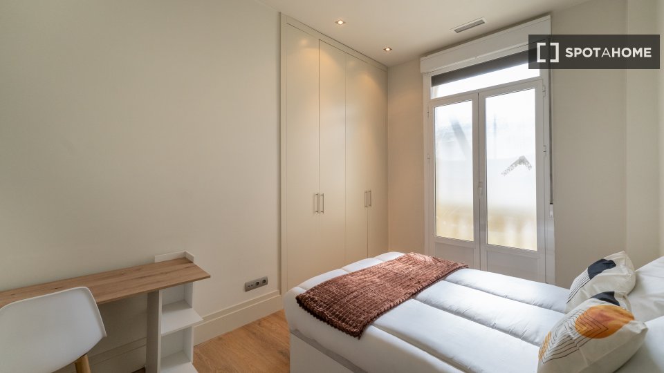 Double room Madrid, 6 beds — photo 13