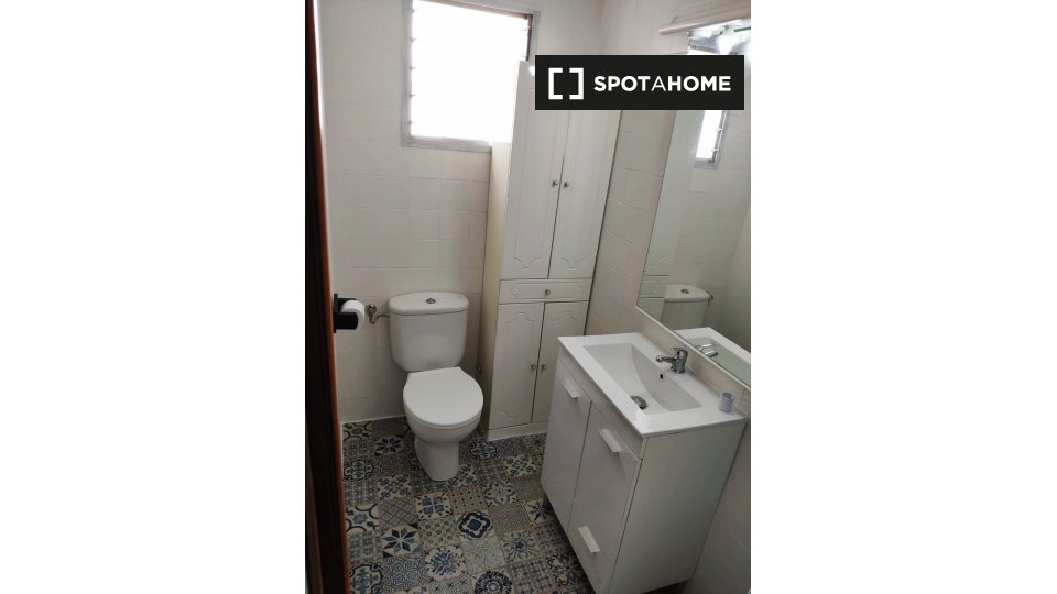 Double room Valencia, 3 beds, 85m² — photo 7