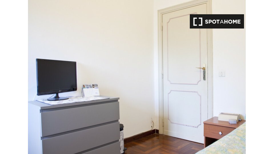 Camera in appartamento con 7 camere da letto all'EUR, Roma