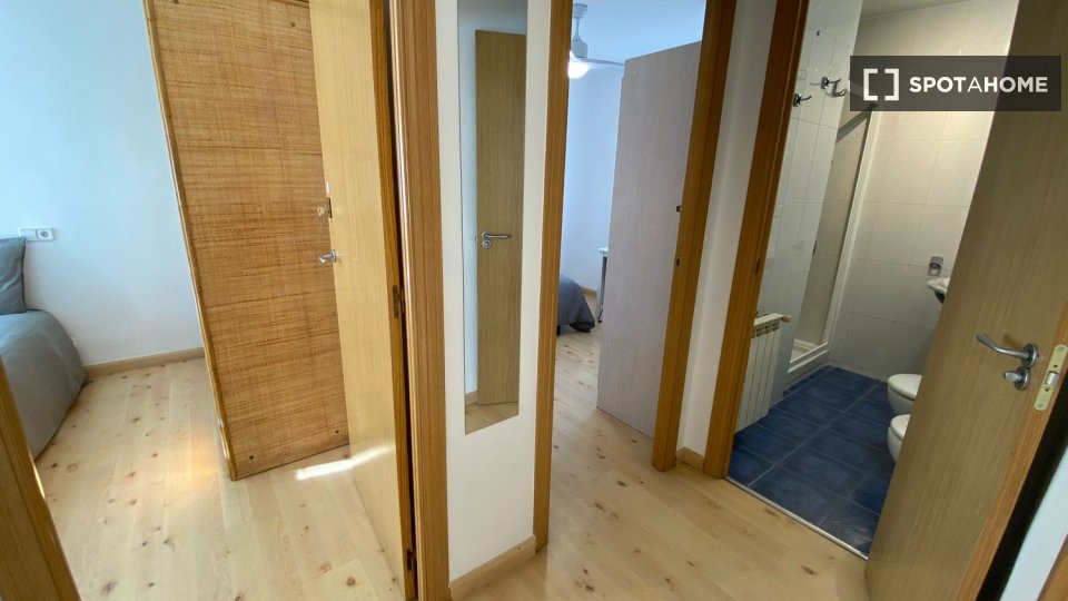 Double room Madrid, 4 beds — photo 8