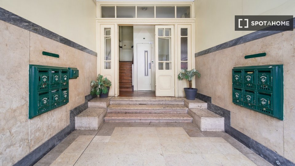 Double room Lisbon, 8 beds — photo 34