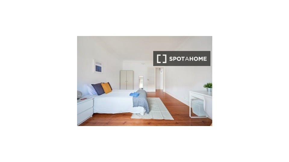 Double room Lisbon, 5 beds — photo 19