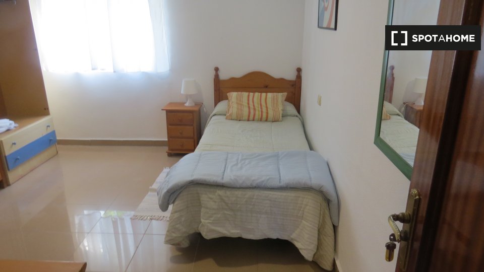 Double room Madrid, 11 beds, 300m² — photo 2