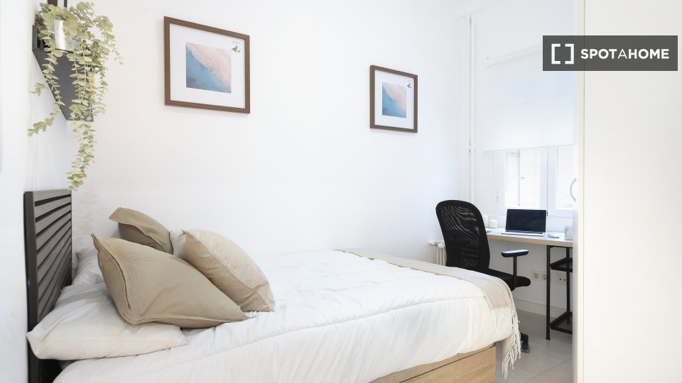 Double room Madrid, 5 beds — photo 5