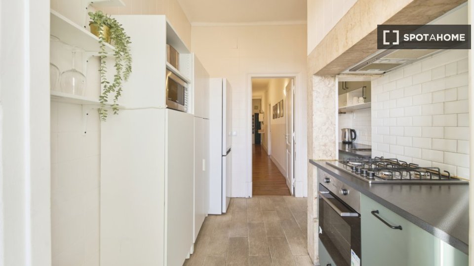 Double room Lisbon, 6 beds — photo 17