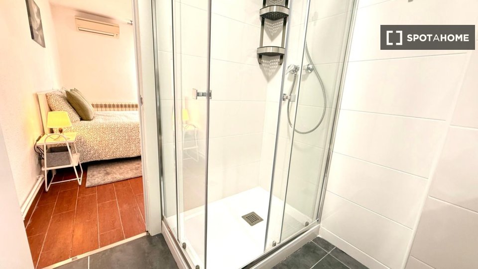 Double room Madrid, 4 beds — photo 7