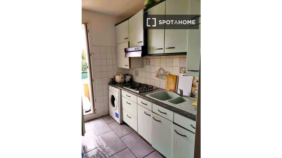 Double room Paris, 3 beds, 14m² — photo 6