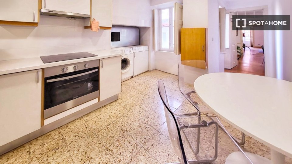 Apartment Lisbon, 2 beds, 100m² — photo 4