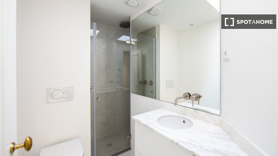 Apartment Lisbon, 2 beds, 100m² — photo 2