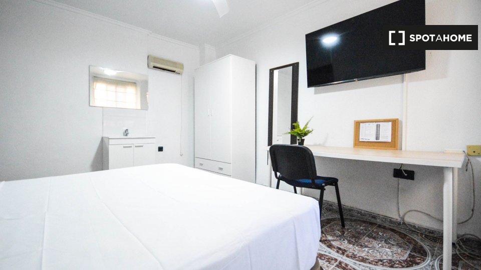 Double room Valencia, 4 beds, 95m² — photo 18