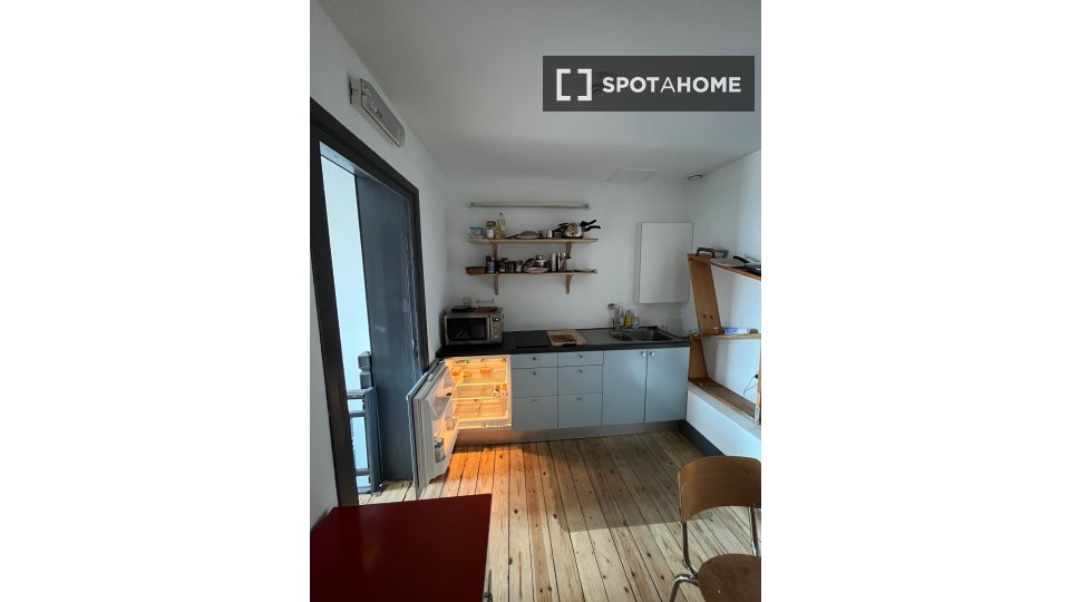Double room Brussels, 2 beds, 23m² — photo 14