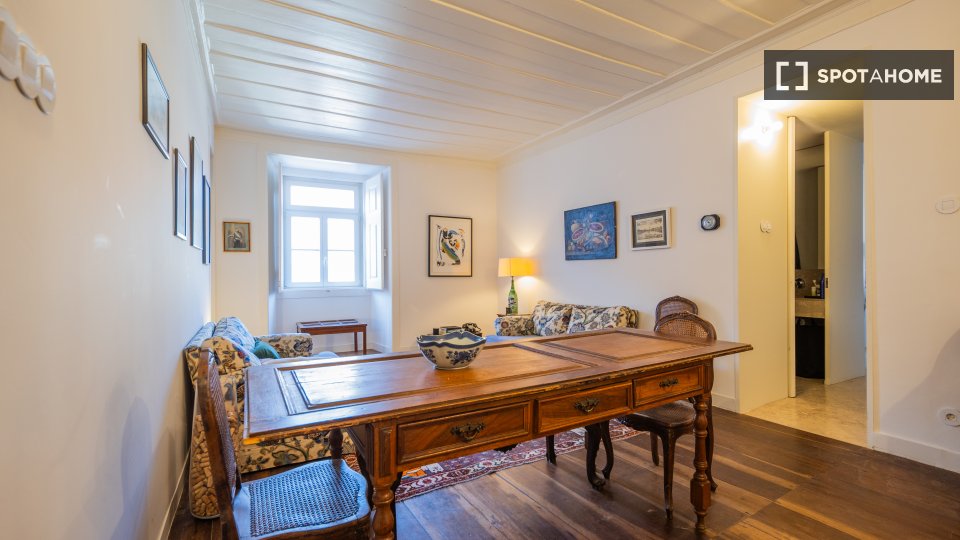 Apartment Lisbon, 2 beds, 110m² — photo 1