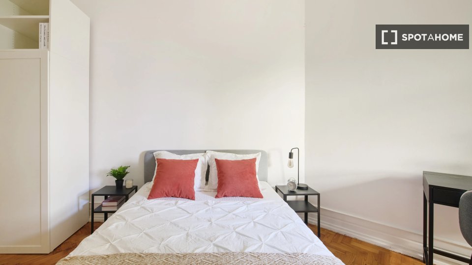 Double room Lisbon, 9 beds — photo 12