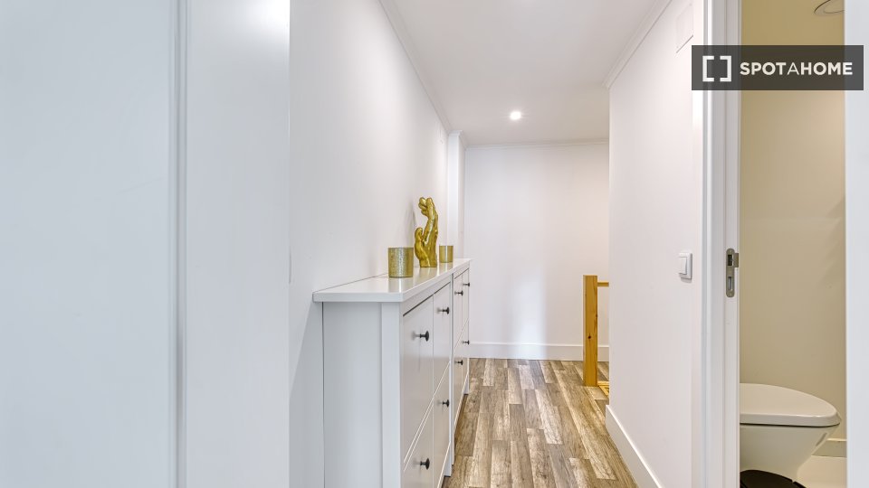 Apartment Lisbon, 1 bed, 70m² — photo 12