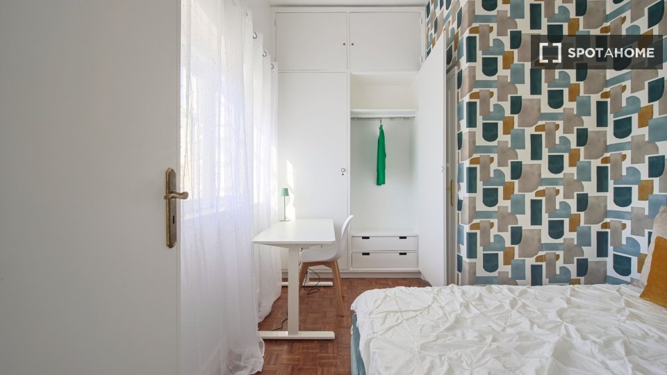 Double room Lisbon, 4 beds — photo 8