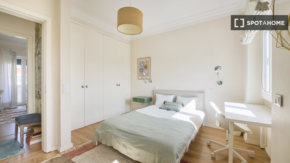 Double room Lisbon, 4 beds — photo 6