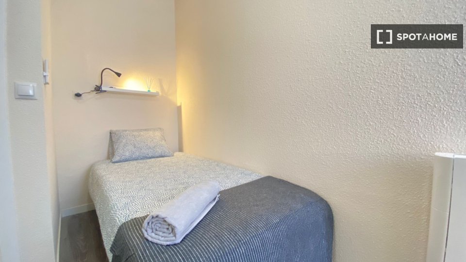 Chambre double Madrid, 4 chambres — photo 16