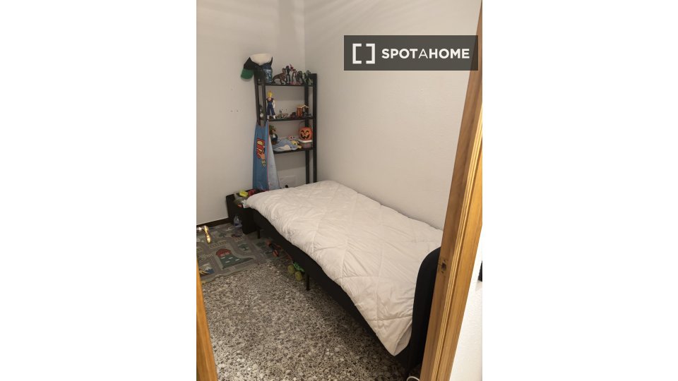 Double room Barcelona, 3 beds, 70m² — photo 5