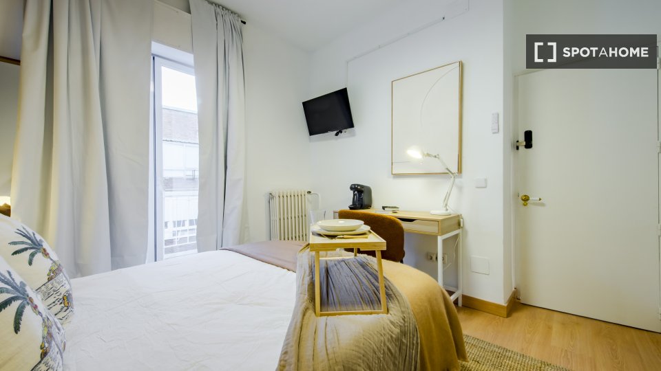 Double room Madrid, 6 beds, 120m² — photo 10