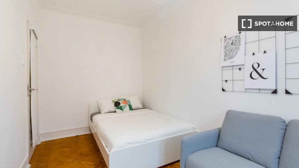 Double room Lisbon, 6 beds — photo 11