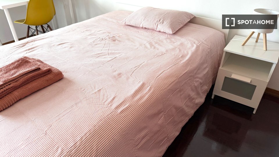 Double room Lisbon, 4 beds, 124m² — photo 18