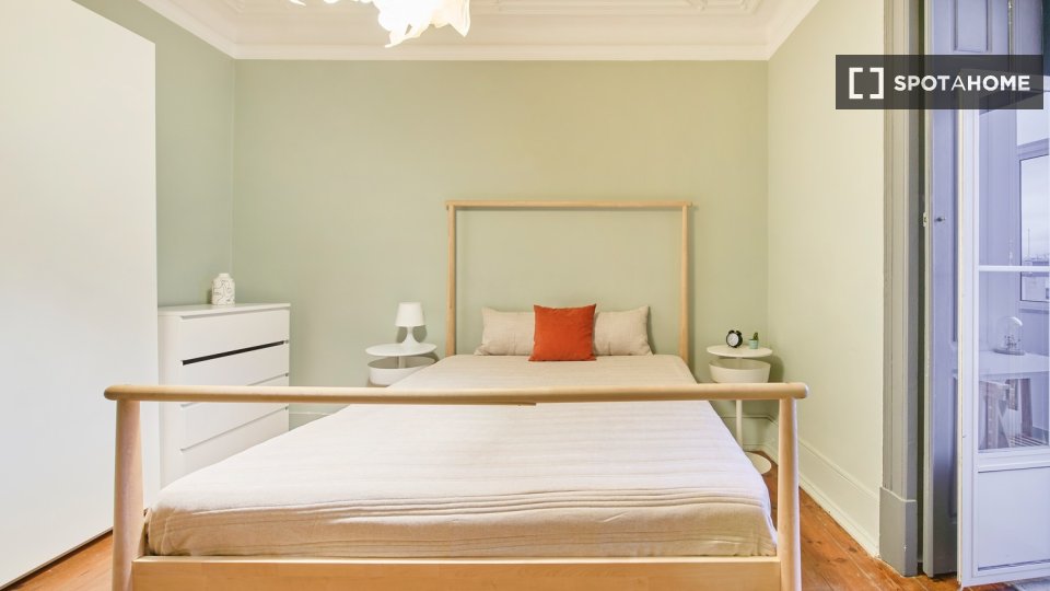 Double room Lisbon, 6 beds — photo 53