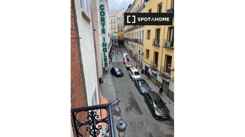 Double room Madrid, 6 beds, 120m² — photo 9