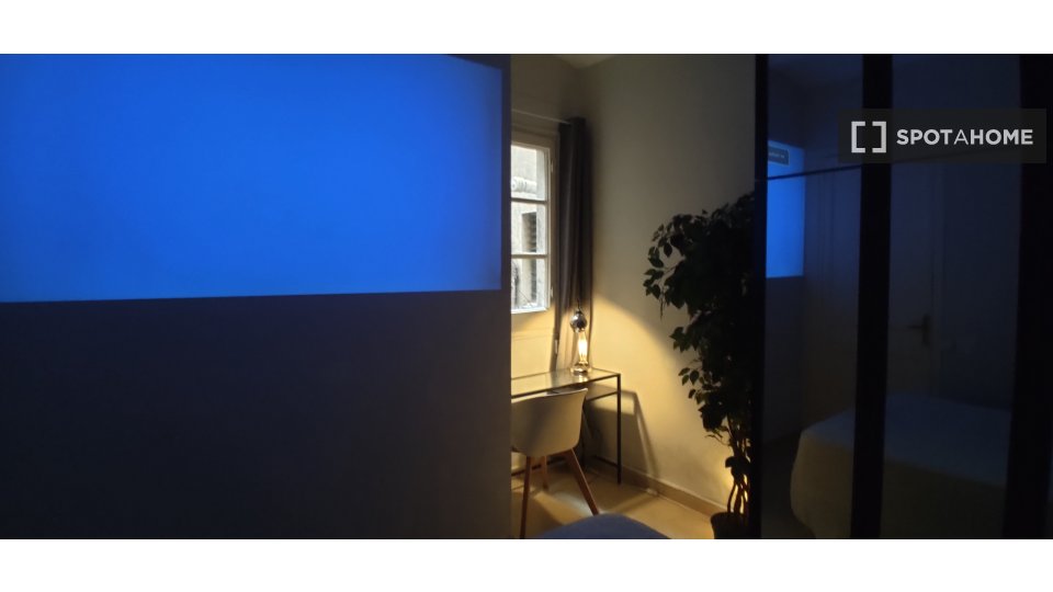 Double room Barcelona, 3 beds, 74m² — photo 2