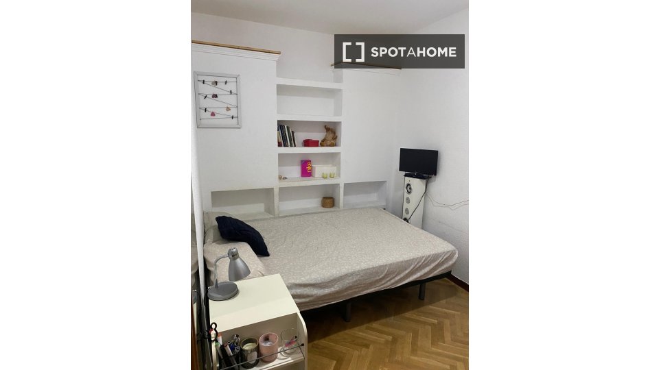 Double room Madrid, 3 beds — photo 8
