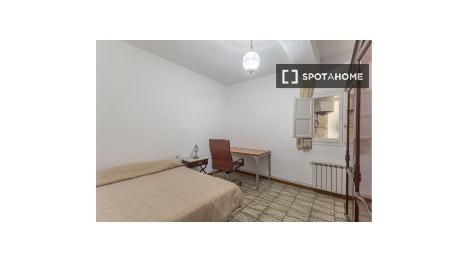 Double room Granada, 4 beds, 112m² — photo 14