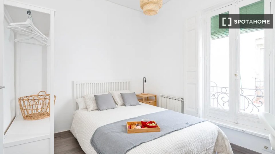 Double room Madrid, 5 beds — photo 2