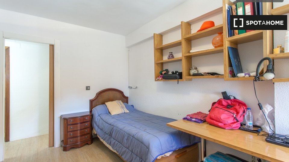 Double room Valencia, 3 beds, 90m² — photo 7