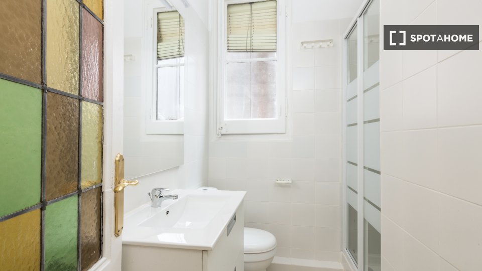 Double room Barcelona, 6 beds, 100m² — photo 6