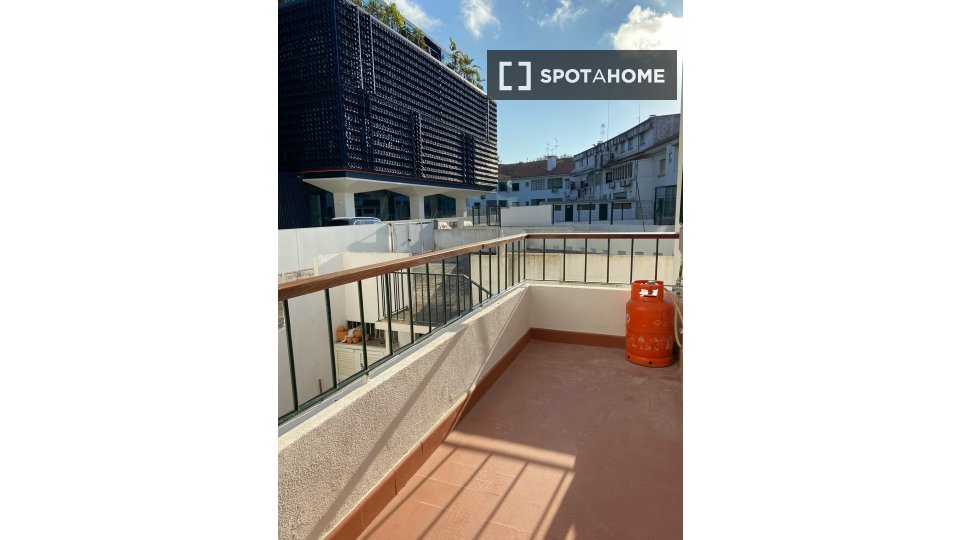 Double room Lisbon, 1 bed — photo 11