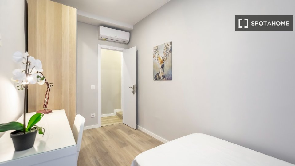 Double room Madrid, 14 beds — photo 7