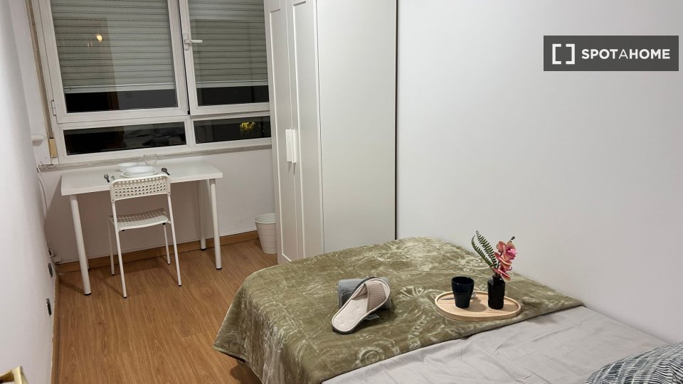 Double room Madrid, 5 beds, 95m² — photo 13