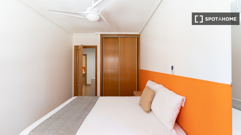 Double room Madrid, 5 beds — photo 15