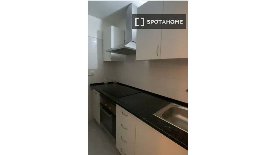Double room Lisbon, 2 beds, 16m² — photo 15