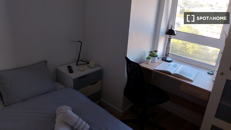 Double room Lisbon, 5 beds — photo 17