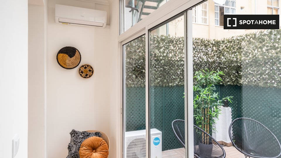 Apartment Lisbon, 2 beds, 75m² — photo 16