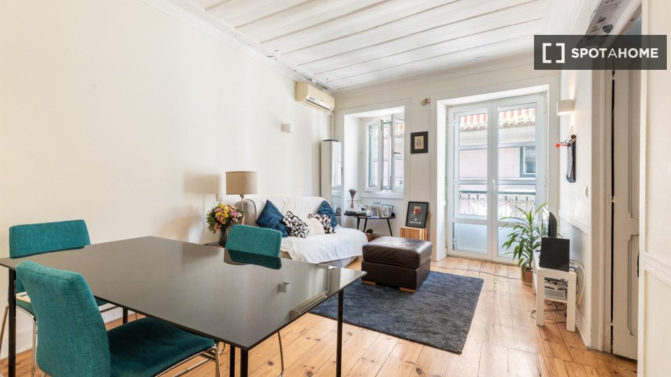 Apartment Lisbon, 3 beds, 77m² — photo 8