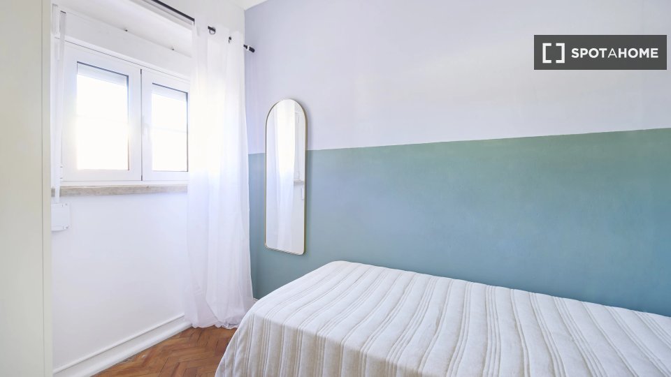 Double room Lisbon, 6 beds — photo 11