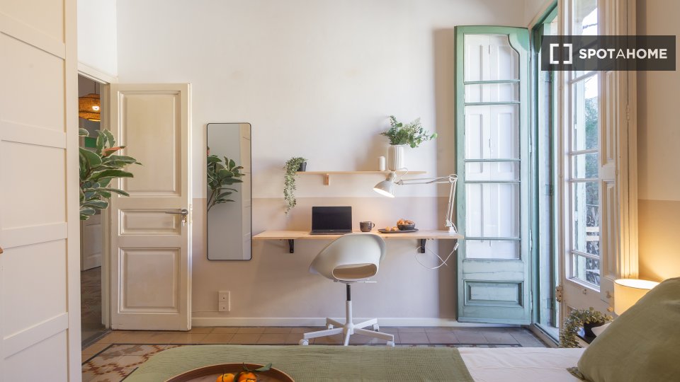 Double room Barcelona, 5 beds, 120m² — photo 10