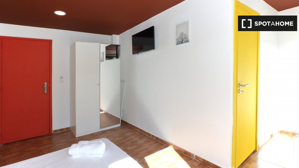 Double room Lisbon, 8 beds — photo 4