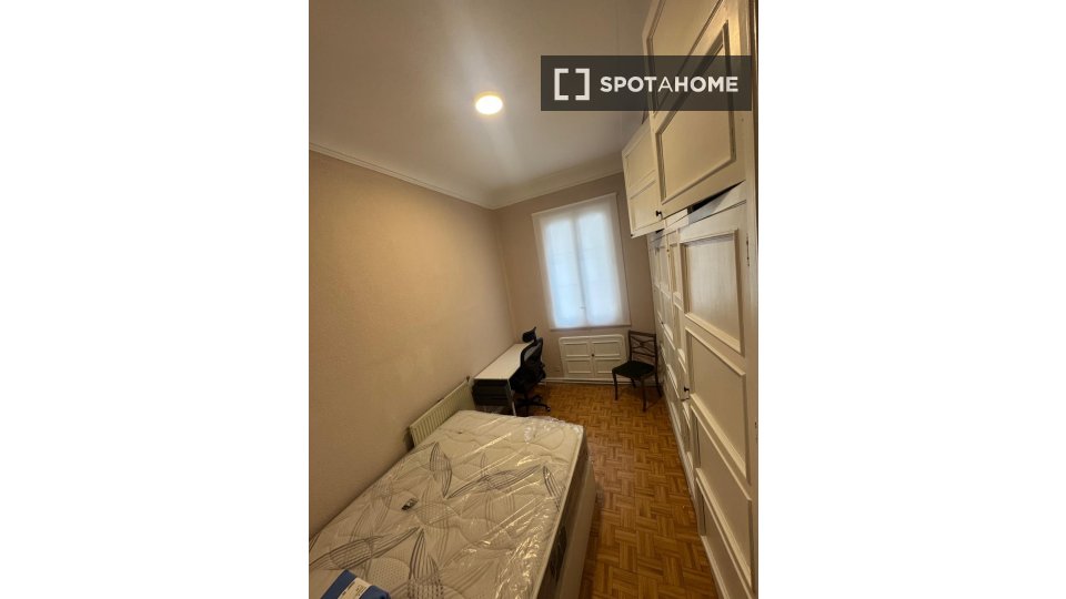 Double room Madrid, 3 beds, 118m² — photo 9