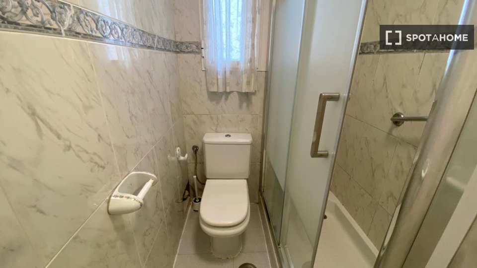 Double room Madrid, 4 beds — photo 20